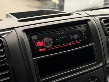 Car image 37