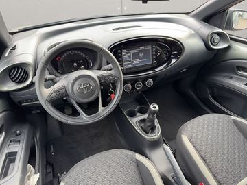 Car image 10