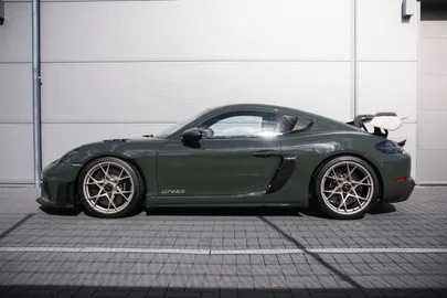 Car image 4