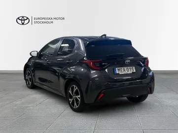 Car image 4