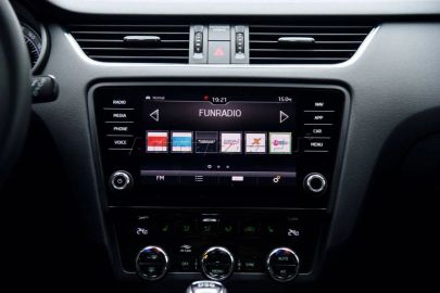 Car image 33