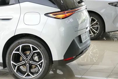 Car image 30