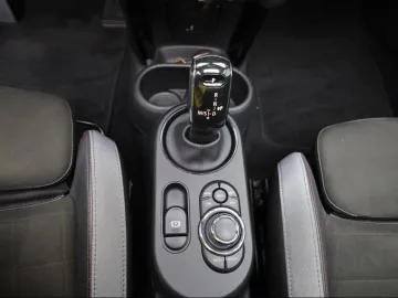 Car image 40