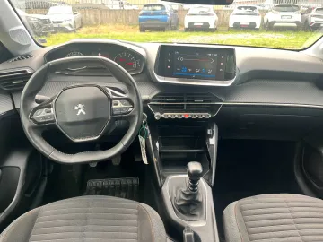 Car image 17