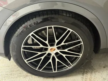 Car image 32