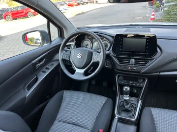 Car image 10