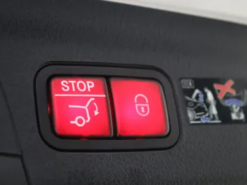 Car image 34