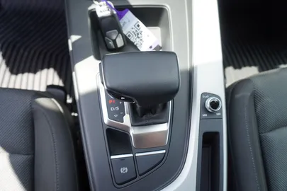 Car image 28