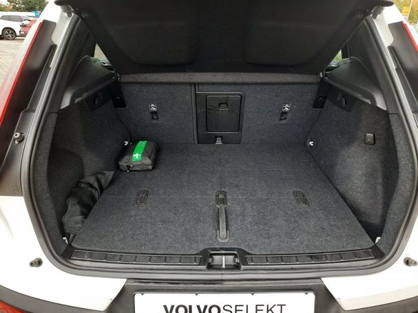 Volvo XC40 B3 Core 120 kW image number 8