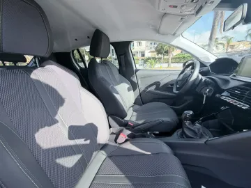 Car image 22