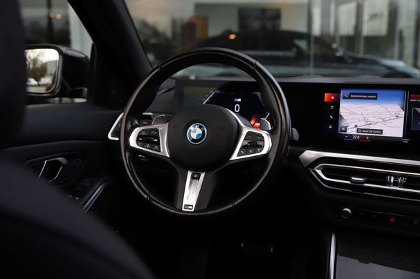 BMW 330e Touring 215 kW image number 8