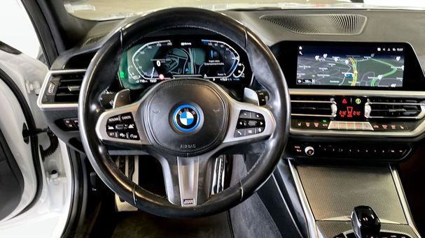 BMW 330 Touring xDrive 185 kW image number 13