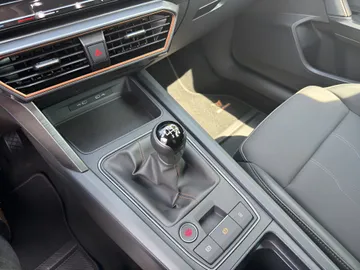Car image 28