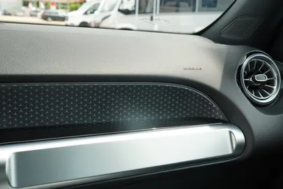 Car image 33