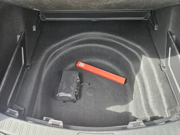 Car image 28
