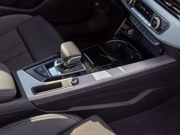 Car image 27