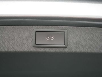 Car image 40