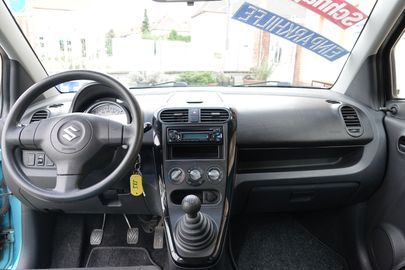 Car image 11