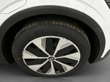 Car image 34