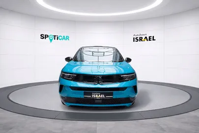 Car image 4