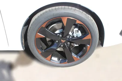 Car image 23