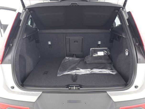 Volvo XC40 B3 Plus Dark 120 kW image number 7