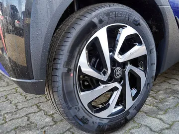 Car image 30
