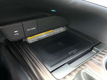 Car image 26