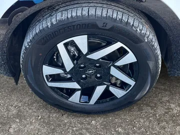 Car image 27