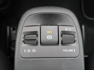Car image 27