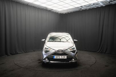 Car image 3