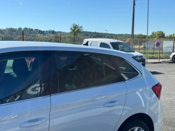 Car image 24