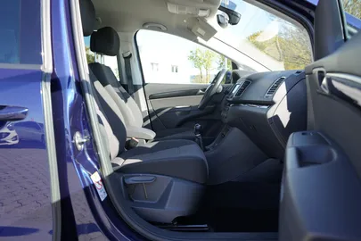 Car image 33