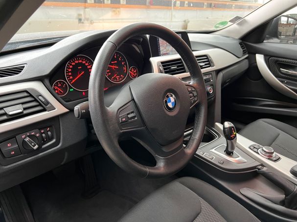 BMW 320i 135 kW image number 13