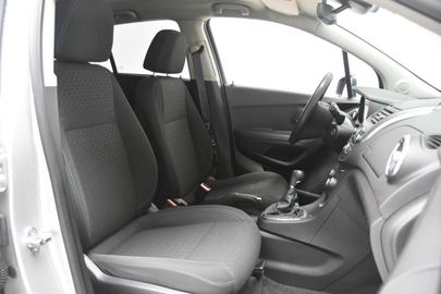 Car image 12