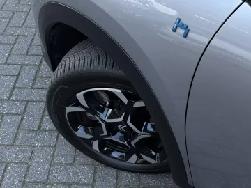 Car image 49