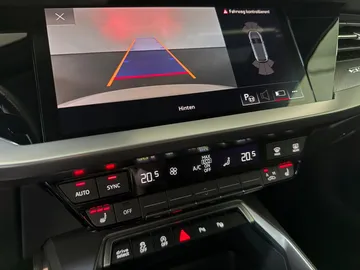 Car image 32