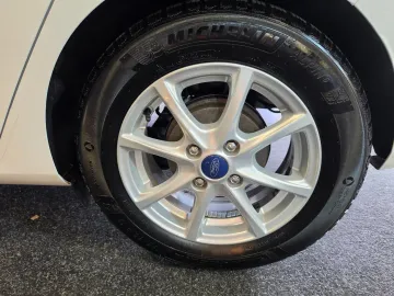 Car image 28
