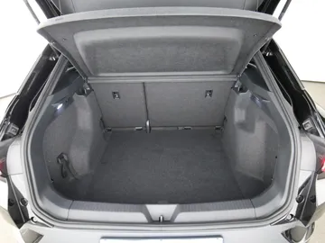 Car image 33