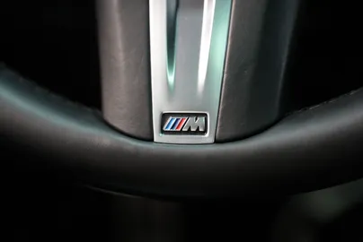 Car image 32