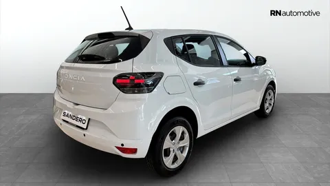 Car image 4