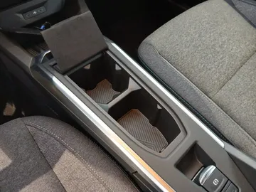 Car image 47