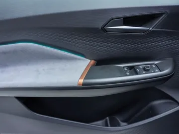 Car image 27