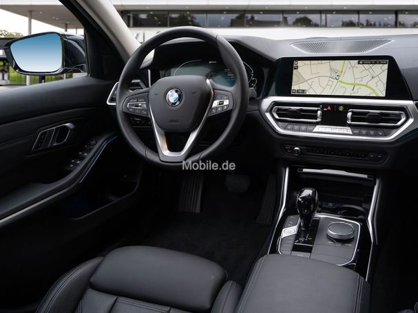 BMW 330e Luxury Line 215 kW image number 3