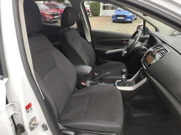 Car image 10