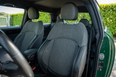 Car image 33