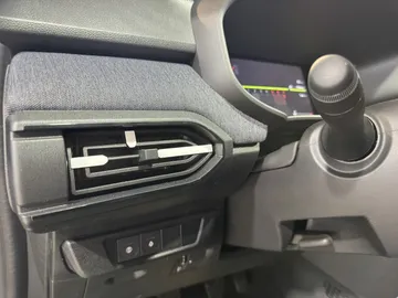 Car image 29