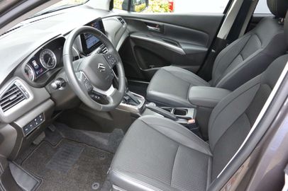 Car image 20