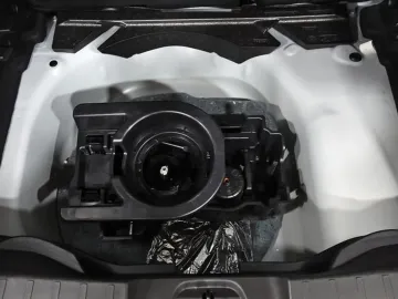 Car image 36