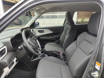 Car image 9